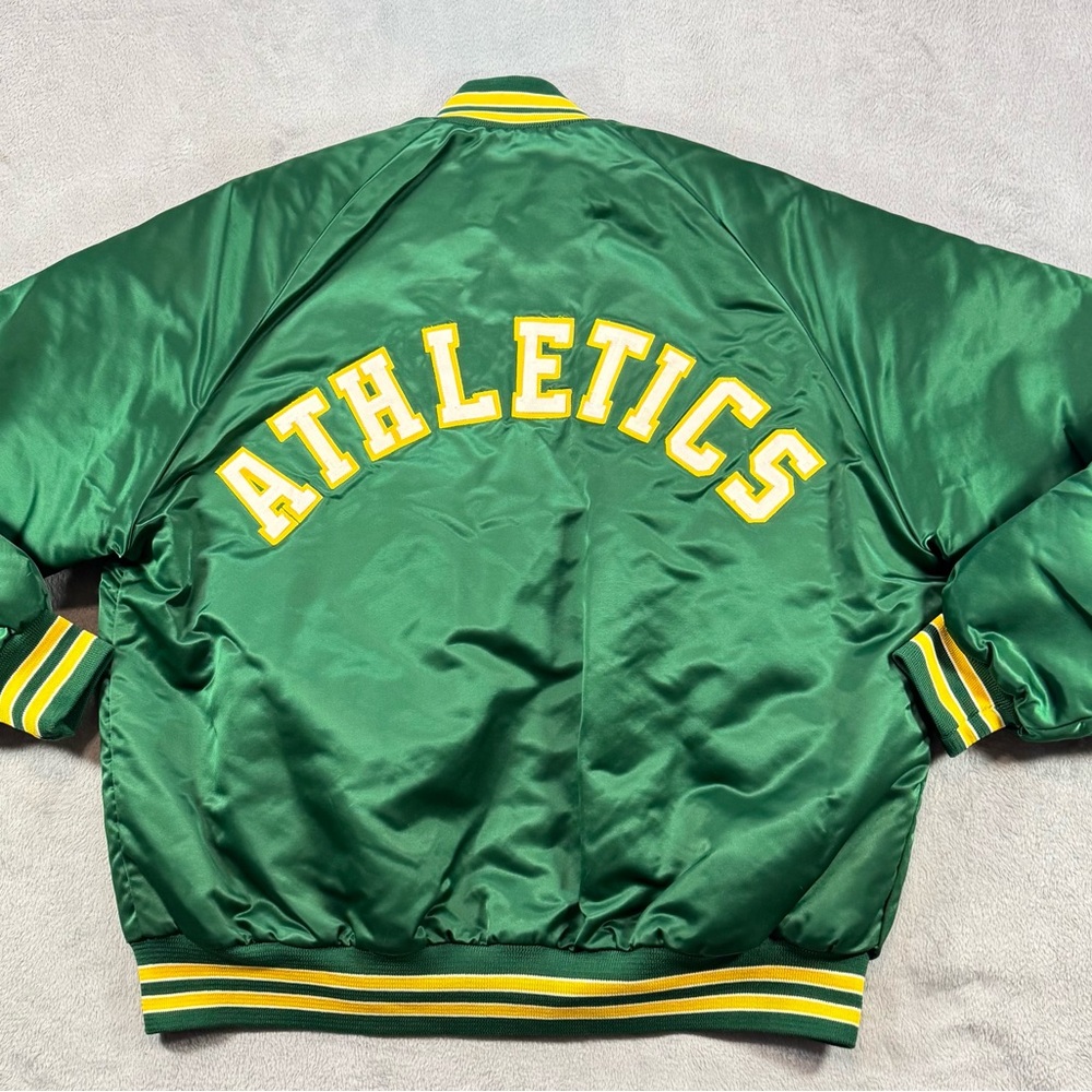 Rare 80’s 90’s Oakland A’s Chalk Line Satin Jacket Size L Spellout Quilted Lined